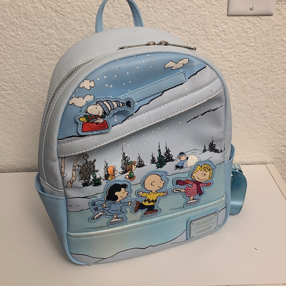 Loungefly backpack movable snoopy.